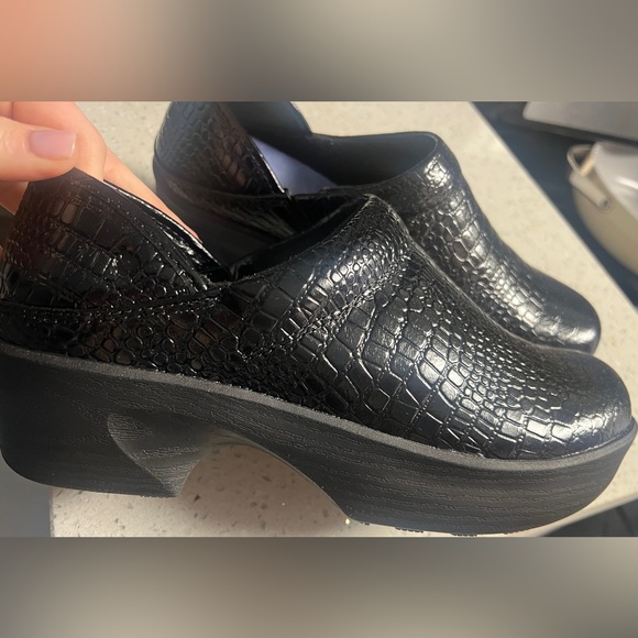 Lila Whitney clogs. Brand new, never worn. - Picture 2 of 3